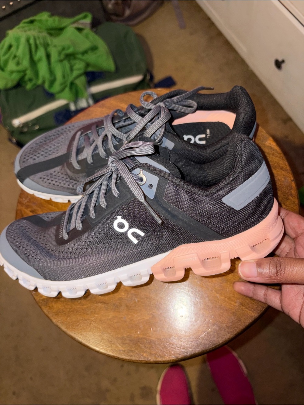 On Cloud Running Shoes in Black and Pink grey size 8